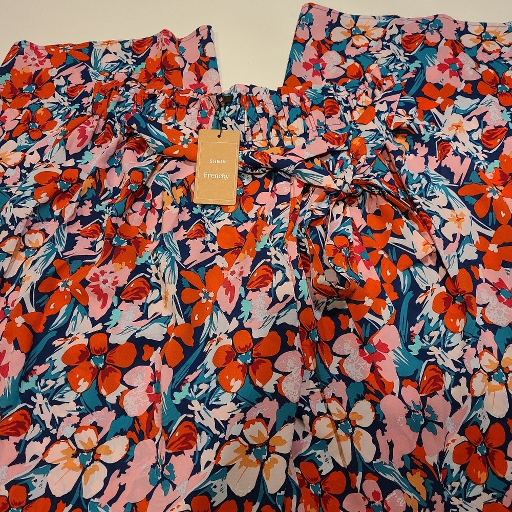 Shein Frenchy Flowy Floral Wide Leg Pants in Size L (8/10)